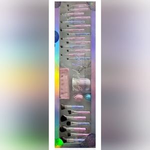 Glitz & Glam 26 Piece Makeup Essentials Collection BLUE/PURPLE